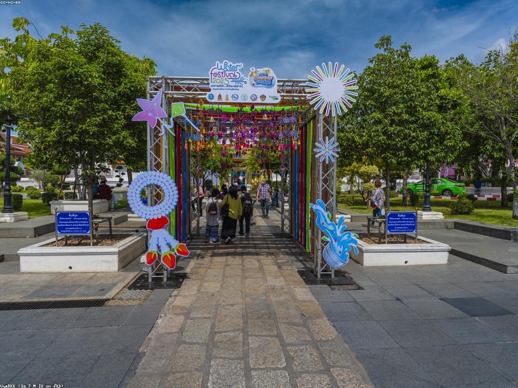 ការប្រារព្ធពិធីចូលឆ្នាំខ្មែរ និងការពិពណ៌នា